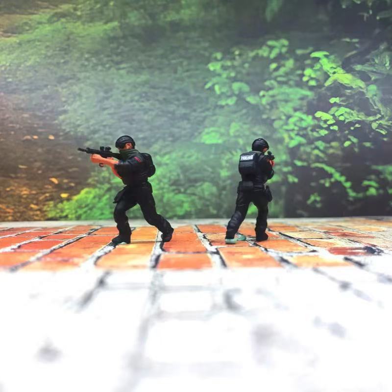 Black-Clad Tactical Team – 1/64 Scale Set of 4 Miniature Figures
