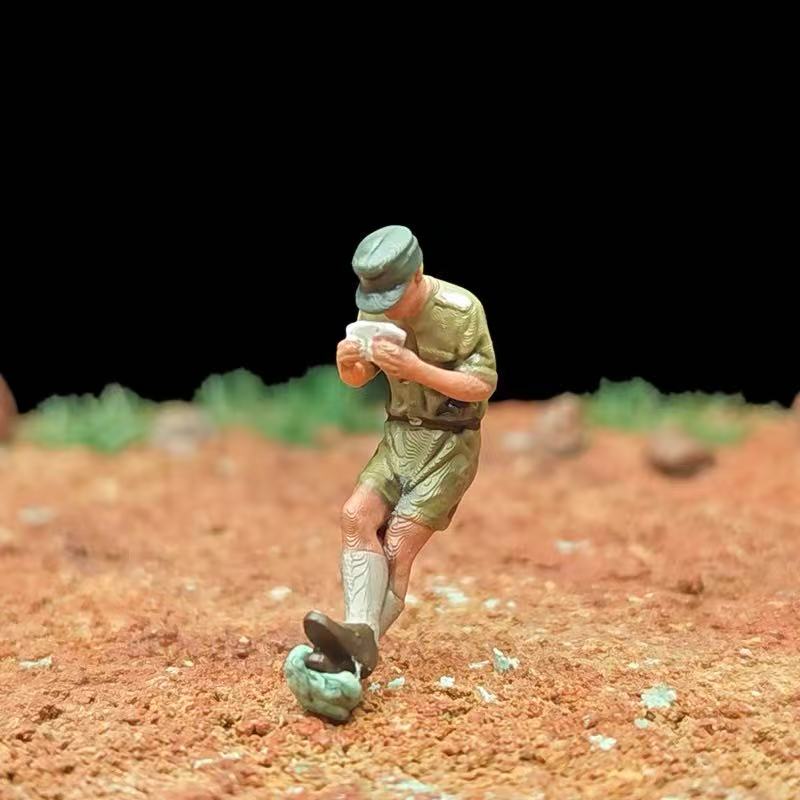 Desert Fox Diorama – 11 Soldier Figures with Base