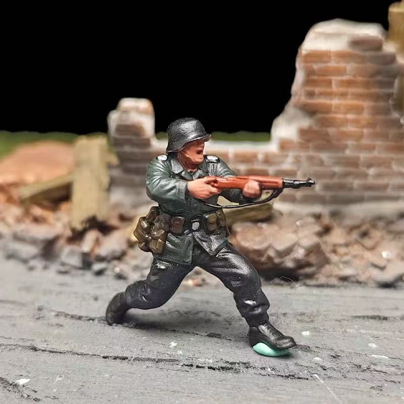 German Armoured Troops – 1/72 Scale Set of 10