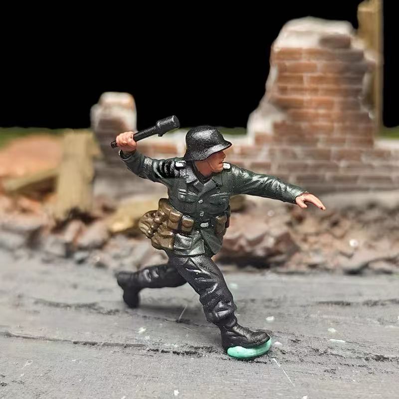 German Armoured Troops – 1/72 Scale Set of 10