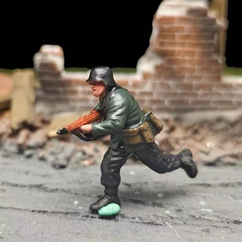 German Armoured Troops – 1/72 Scale Set of 10