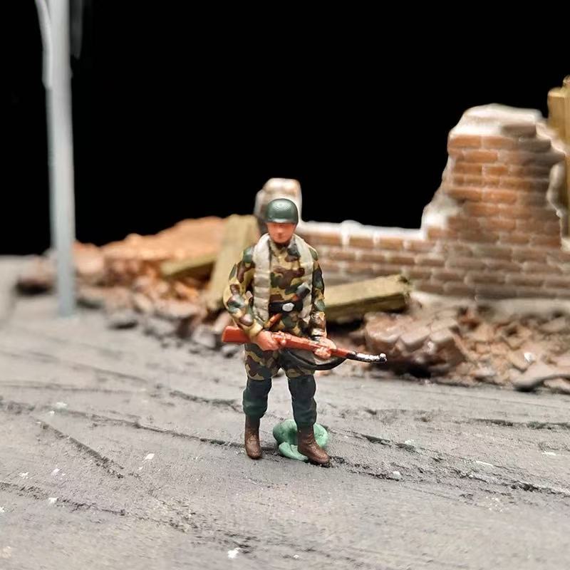 German Paratroopers – 1/72 Scale Set of 7 Soldier Figures