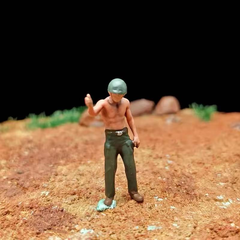 Guadalcanal Soldiers Diorama – 11 Figures with Base