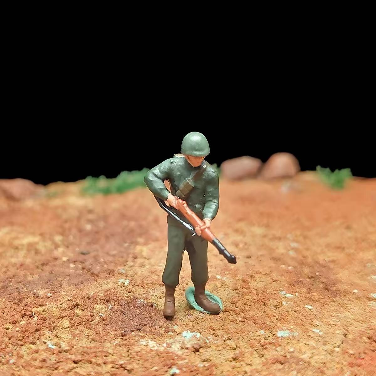 Guadalcanal Soldiers Diorama – 11 Figures with Base