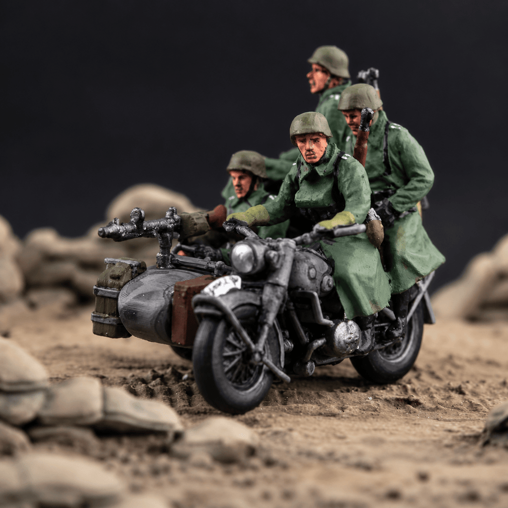 Military Motorcycle with Sidecar & 4 Soldiers – 1/72 Scale Miniature Set