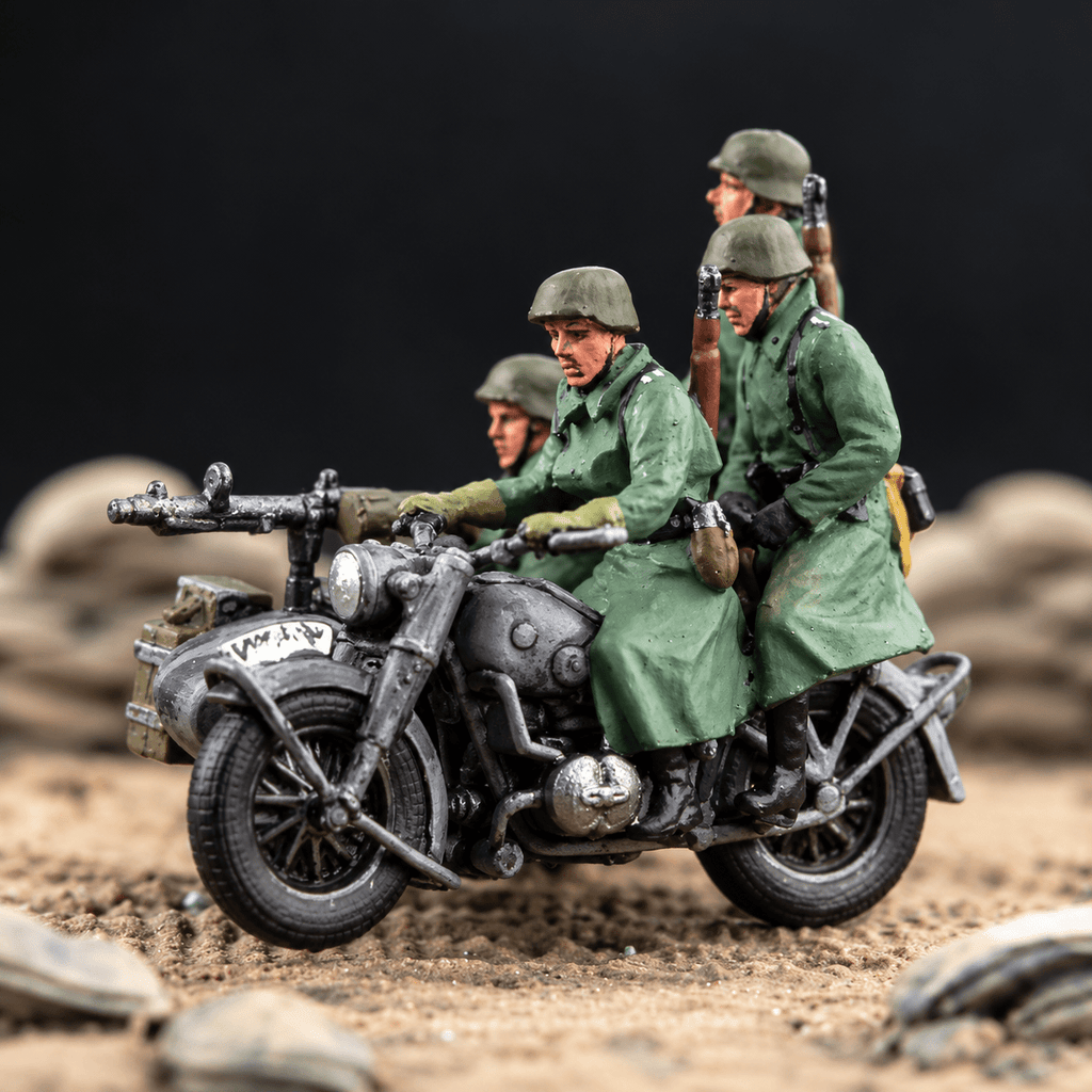 Military Motorcycle with Sidecar & 4 Soldiers – 1/72 Scale Miniature Set