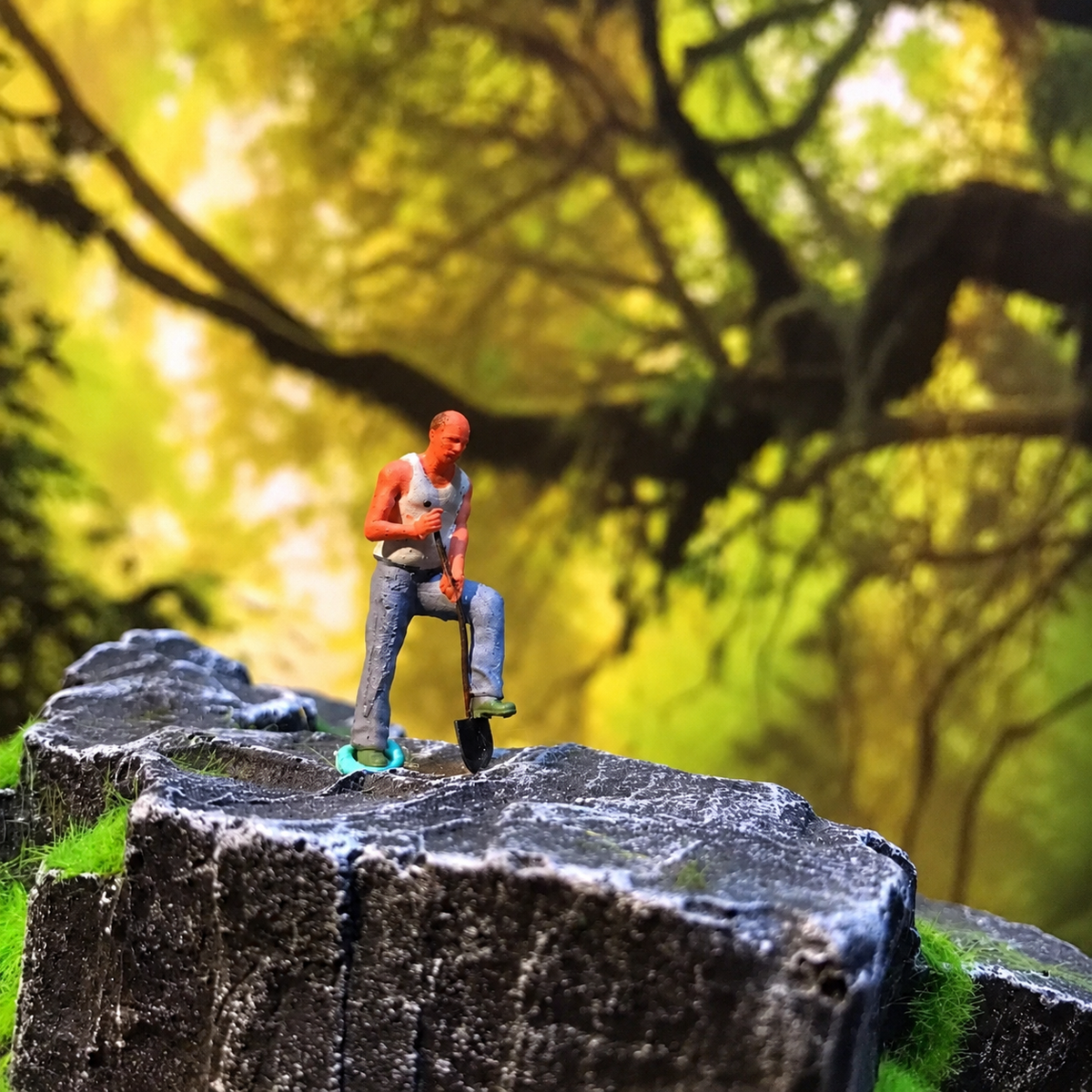 Outdoor Workers – 1/64 Scale Set of 8 Miniature Figures