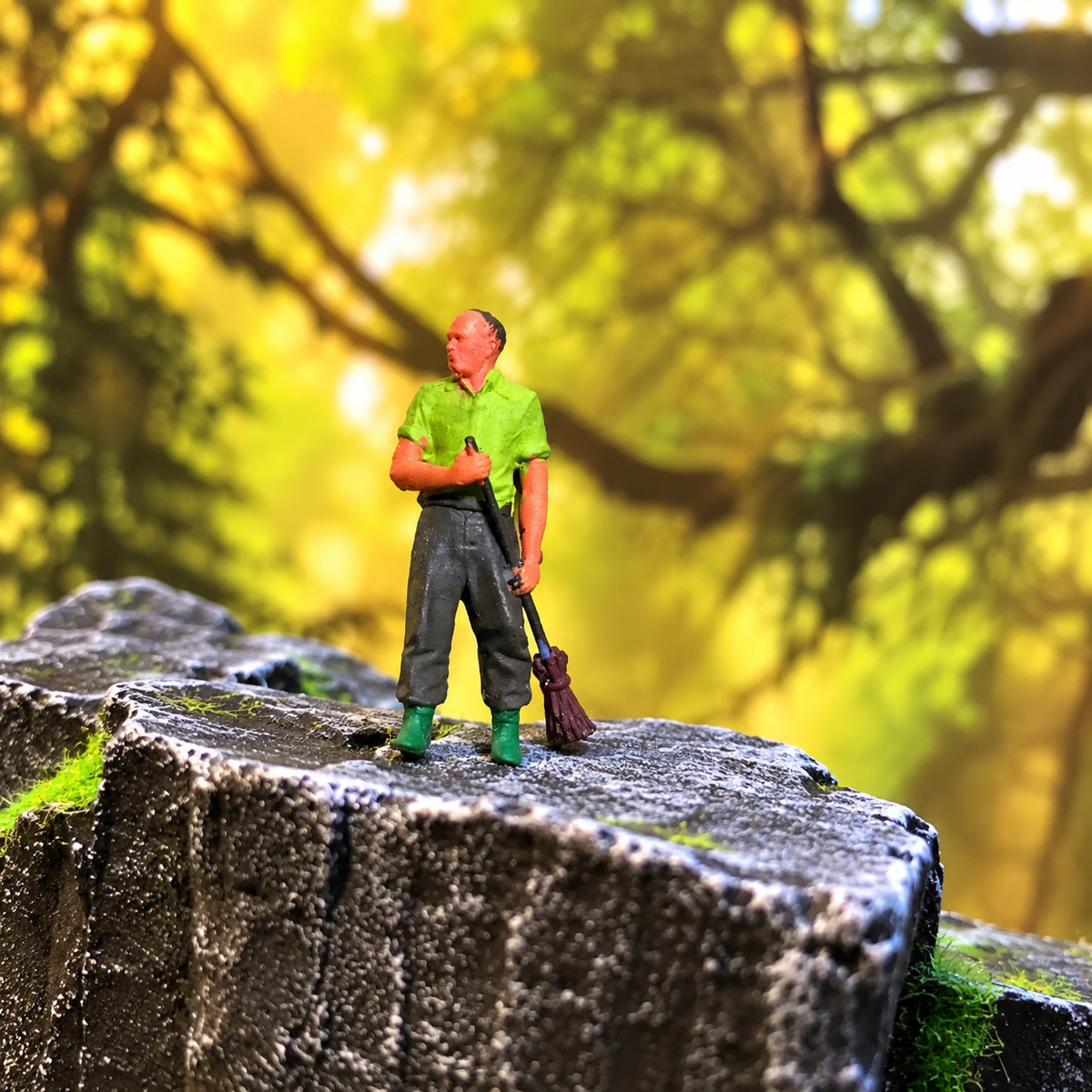 Outdoor Workers – 1/64 Scale Set of 8 Miniature Figures