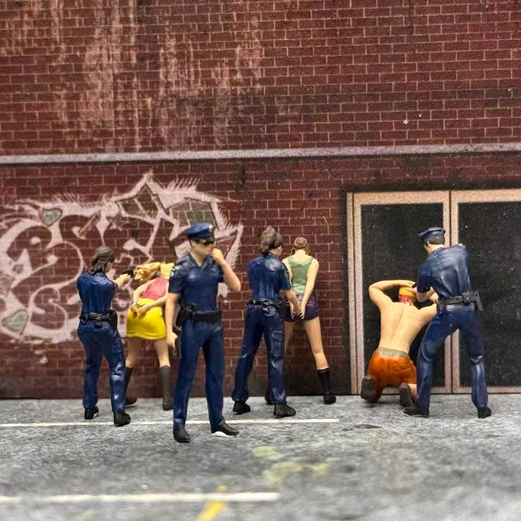 Police Arrest Scene – 1/64 Scale Set of 7 Miniature Figures