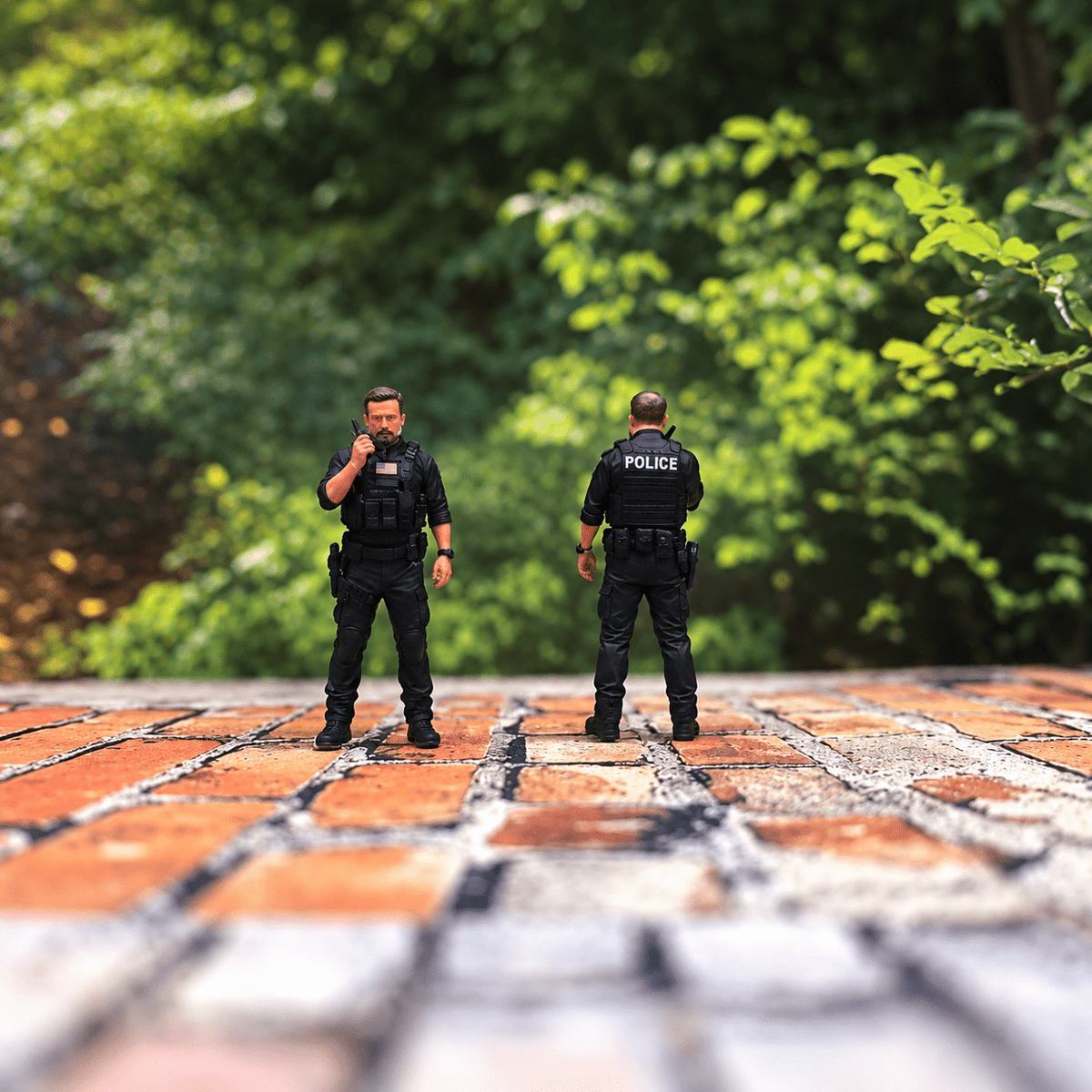 Police Officers – 1/64 Scale Set of 13 Miniature Figures