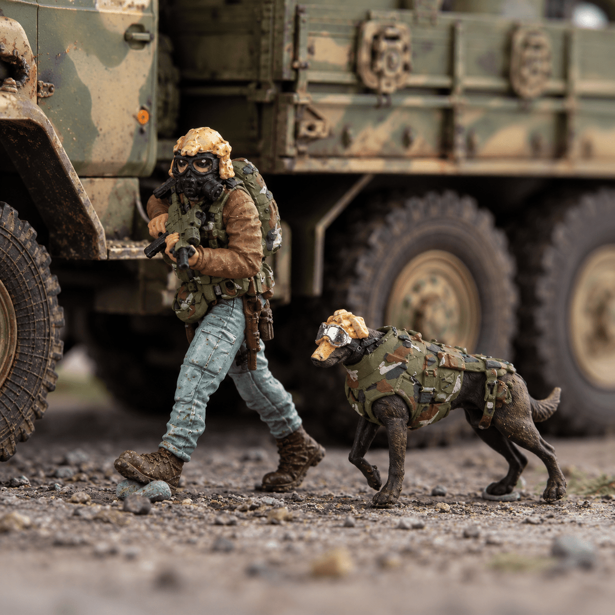 Quick Reaction Soldier with Dog – 1/72 Scale Painted Resin Miniature Set