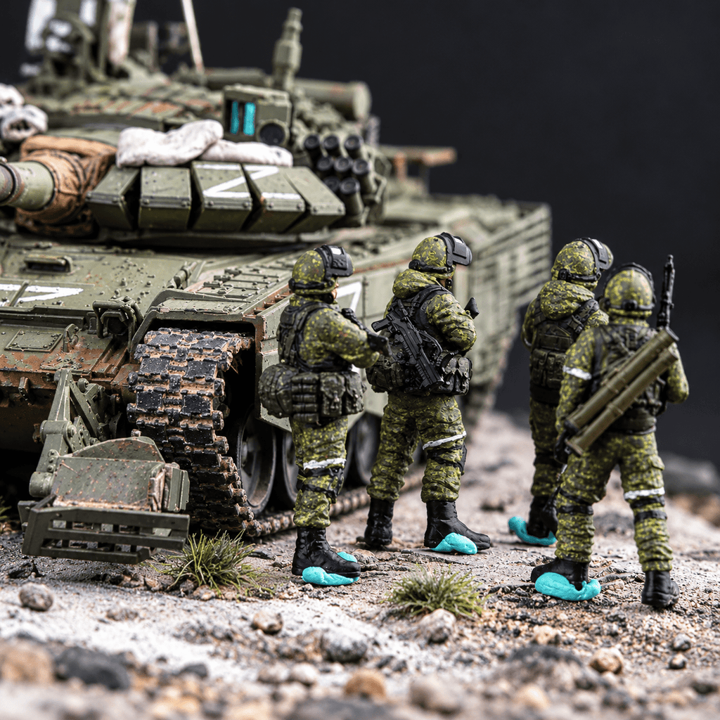 Russian Heavy Frontline Infantry – 1/72 Scale Set of 4 Miniature Figures