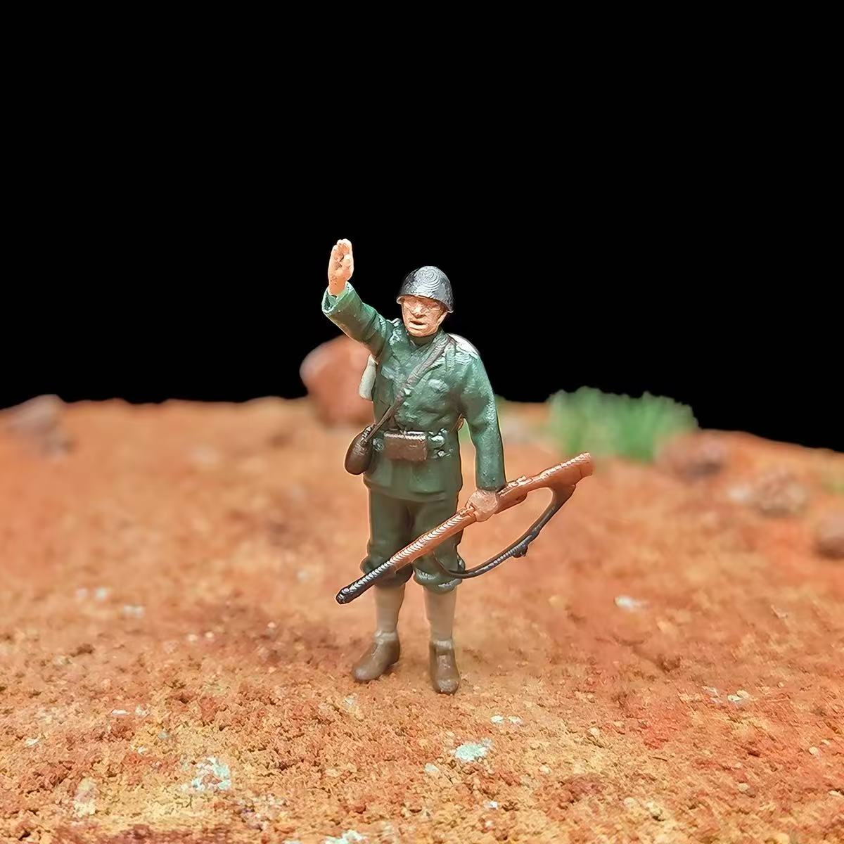 Soldier Assembly Set – 1/72 Scale 12 Figures with Pedestal Base