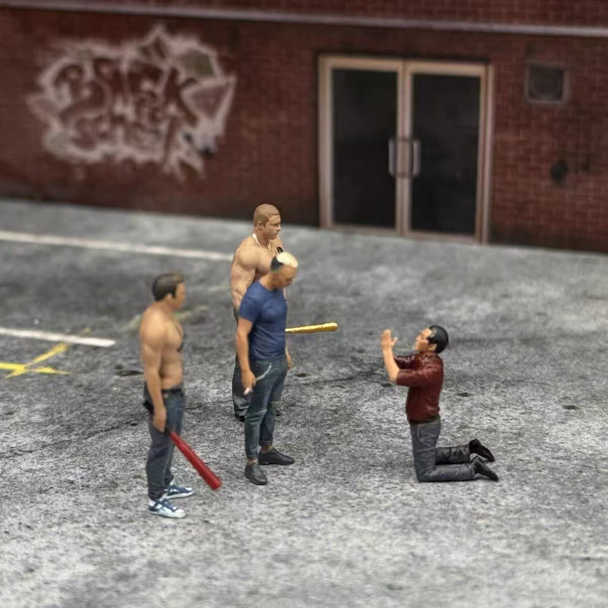 Street Confrontation – 1/64 Scale Set of 4 Miniature Figures