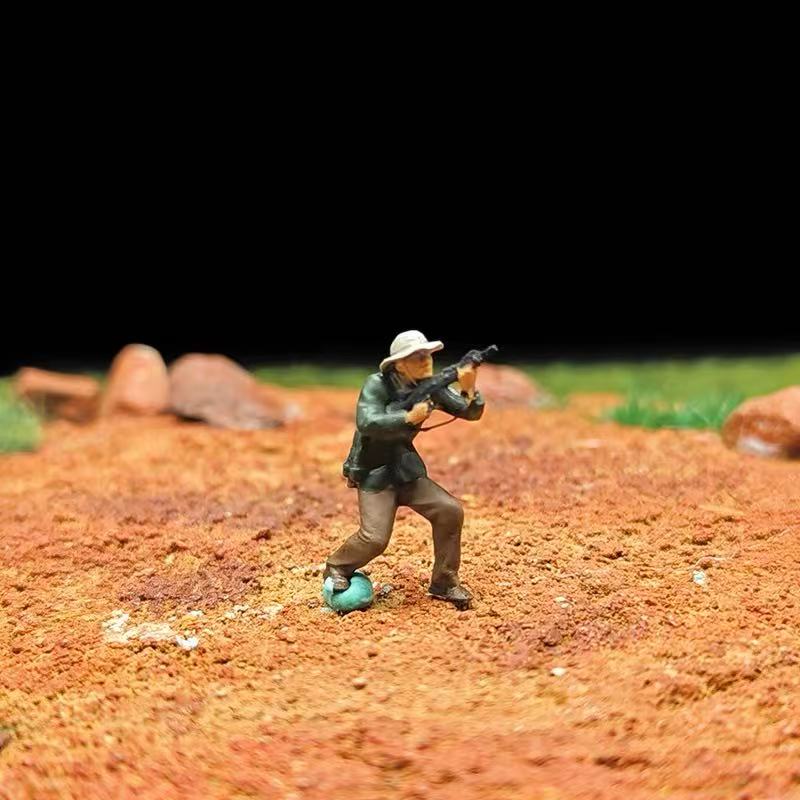 Tropical Thunder Vietnam War Diorama – 1/72 Scale 12 Figures with Base