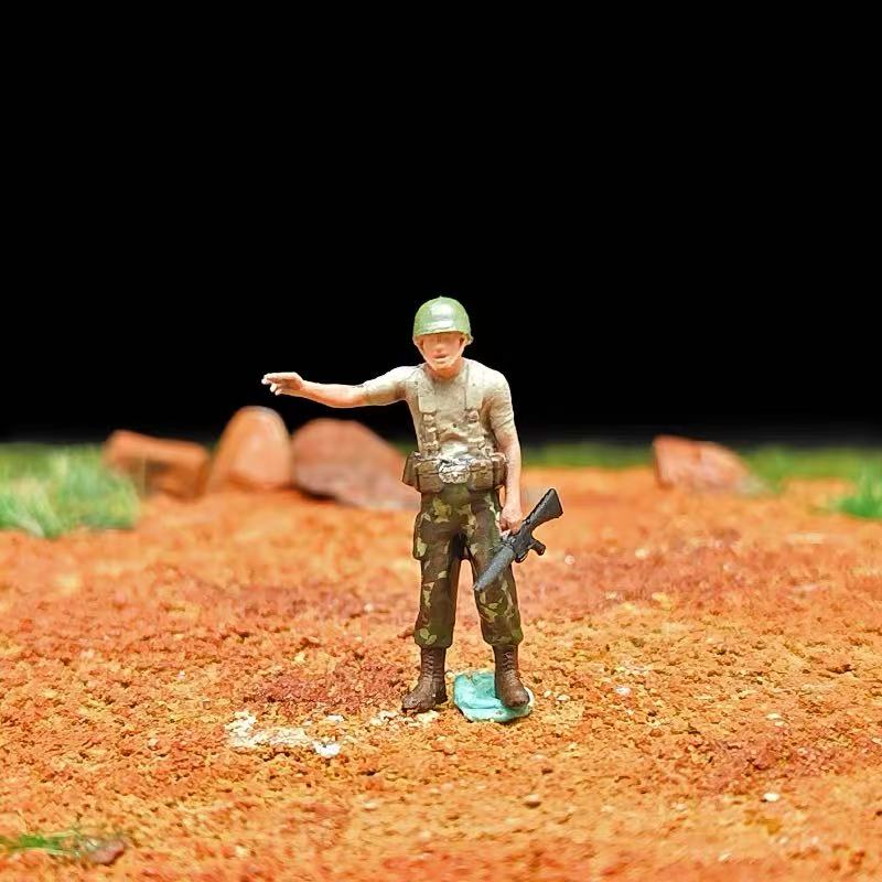 Tropical Thunder Vietnam War Diorama – 1/72 Scale 12 Figures with Base