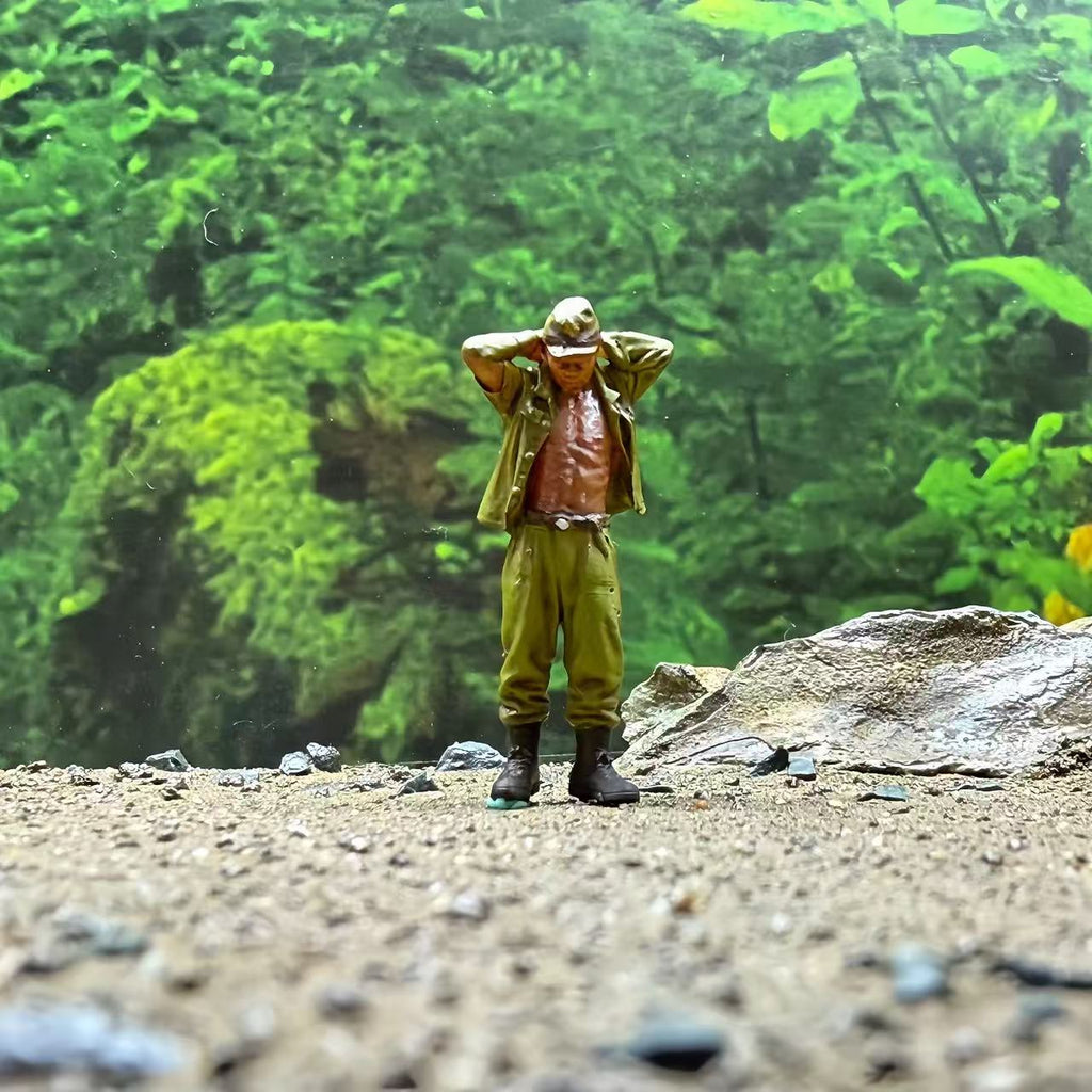 Unarmed Soldiers – 1/64 Scale Set of 4 Miniature Figures