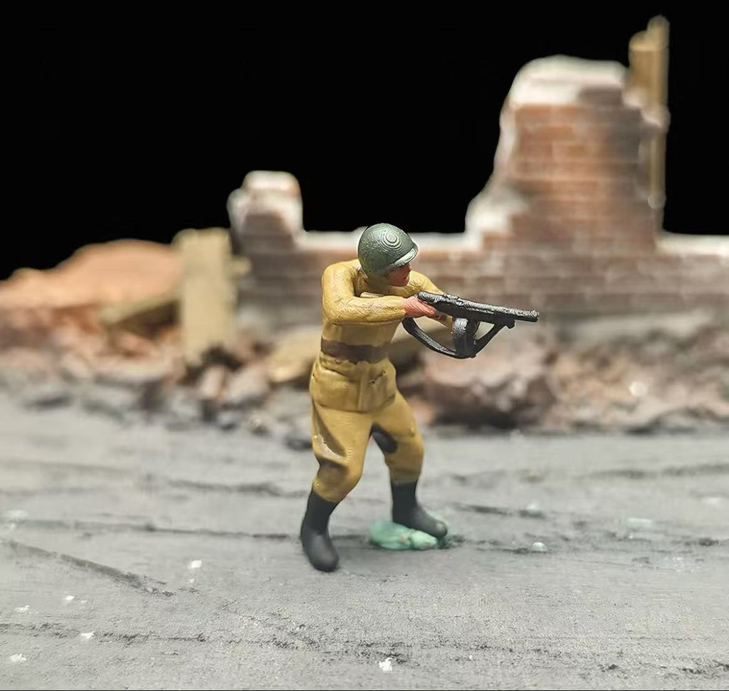 Urban Tank Battle Diorama – 11 Figures with Tank and Base