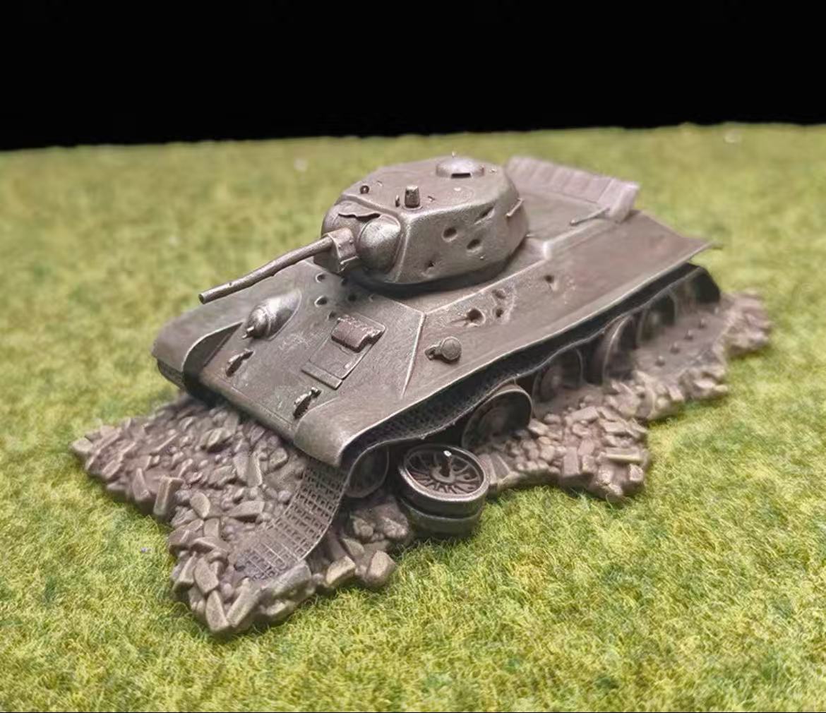 Urban Tank Battle Diorama – 11 Figures with Tank and Base