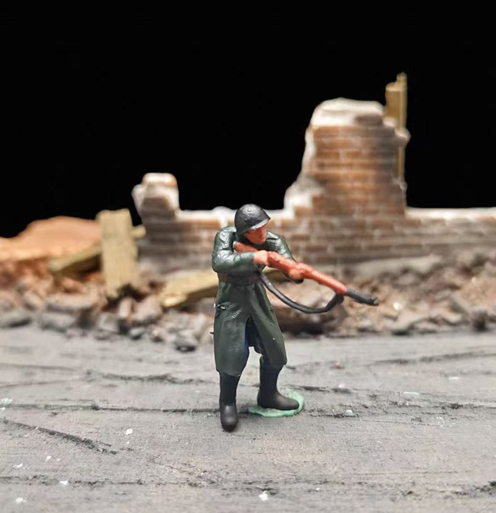 Urban Tank Battle Diorama – 11 Figures with Tank and Base
