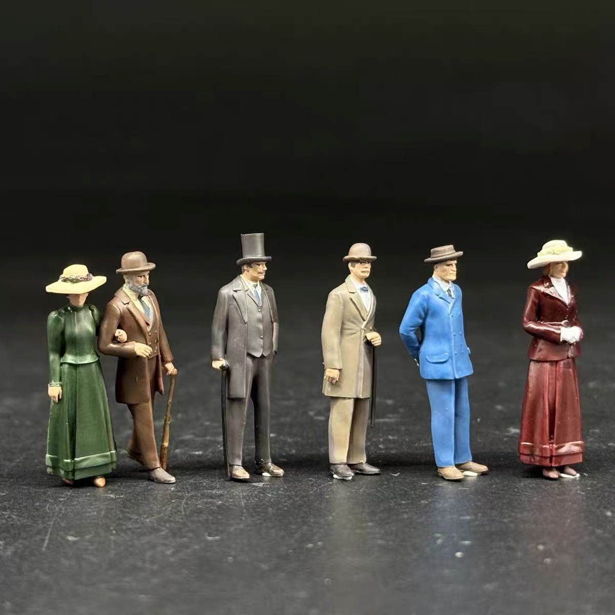 Vintage Townspeople – Set of 6 Miniature Figures