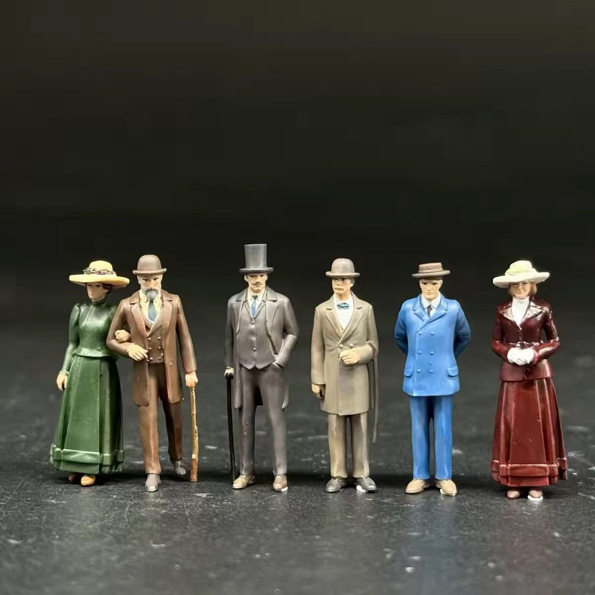 Vintage Townspeople – Set of 6 Miniature Figures