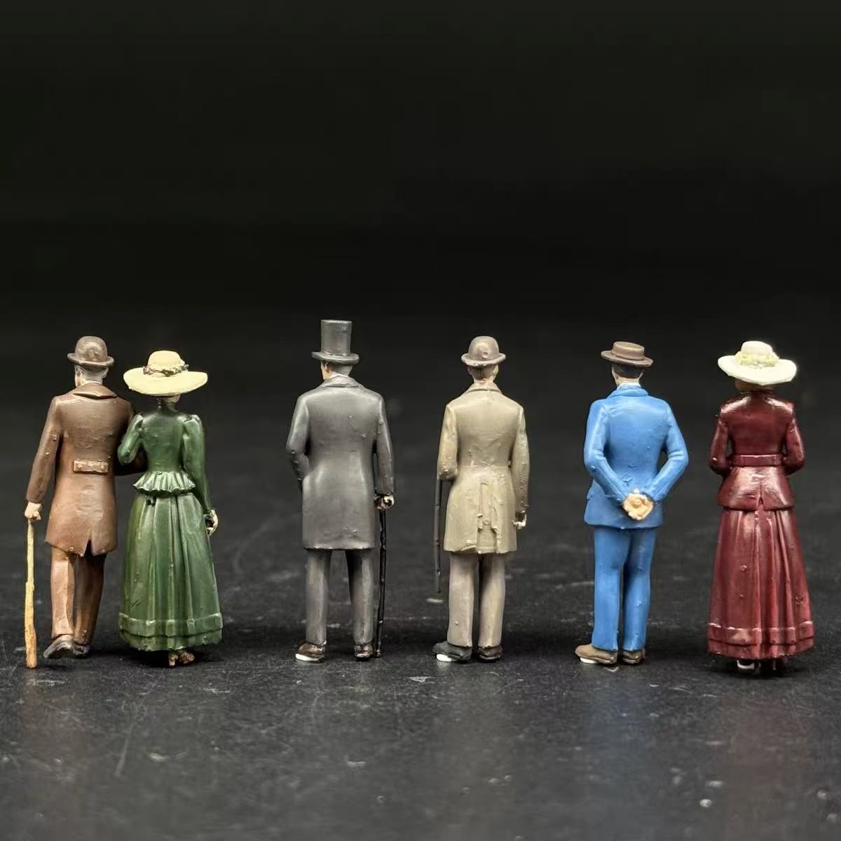 Vintage Townspeople – Set of 6 Miniature Figures