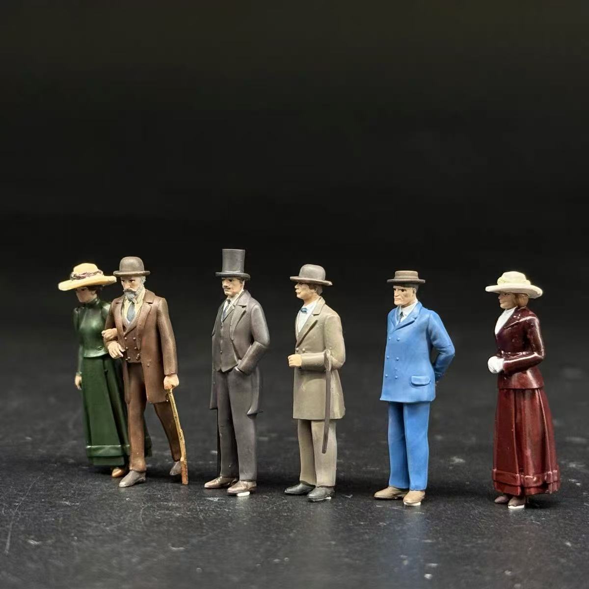 Vintage Townspeople – Set of 6 Miniature Figures