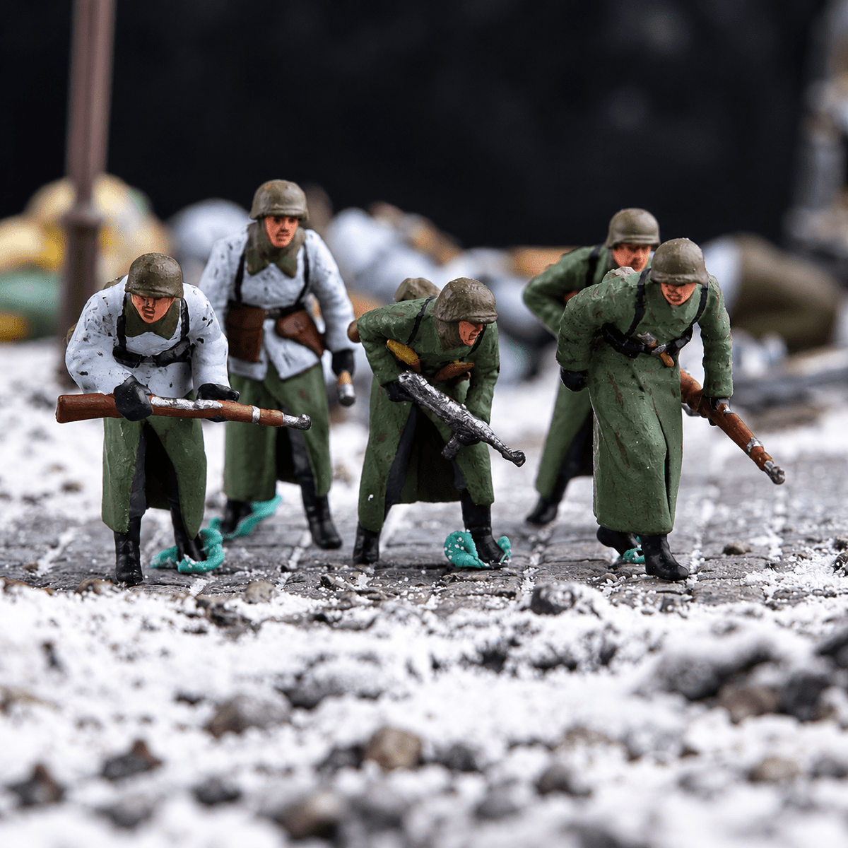 Winter Infantry Advance – 1/72 Scale Set of 5 Miniature Figures