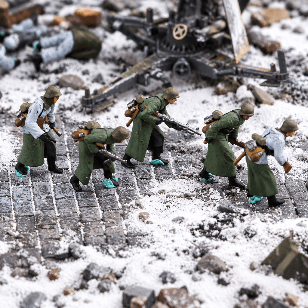 Winter Infantry Advance – 1/72 Scale Set of 5 Miniature Figures