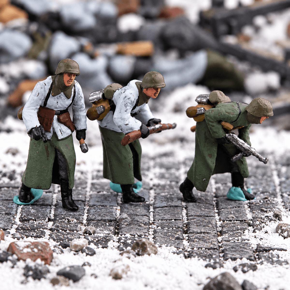 Winter Infantry Advance – 1/72 Scale Set of 5 Miniature Figures