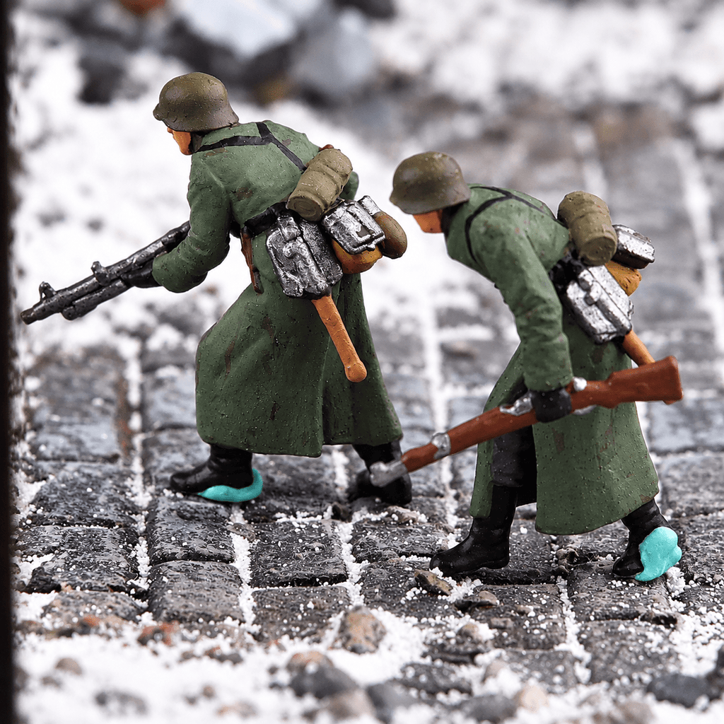 Winter Infantry Advance – 1/72 Scale Set of 5 Miniature Figures