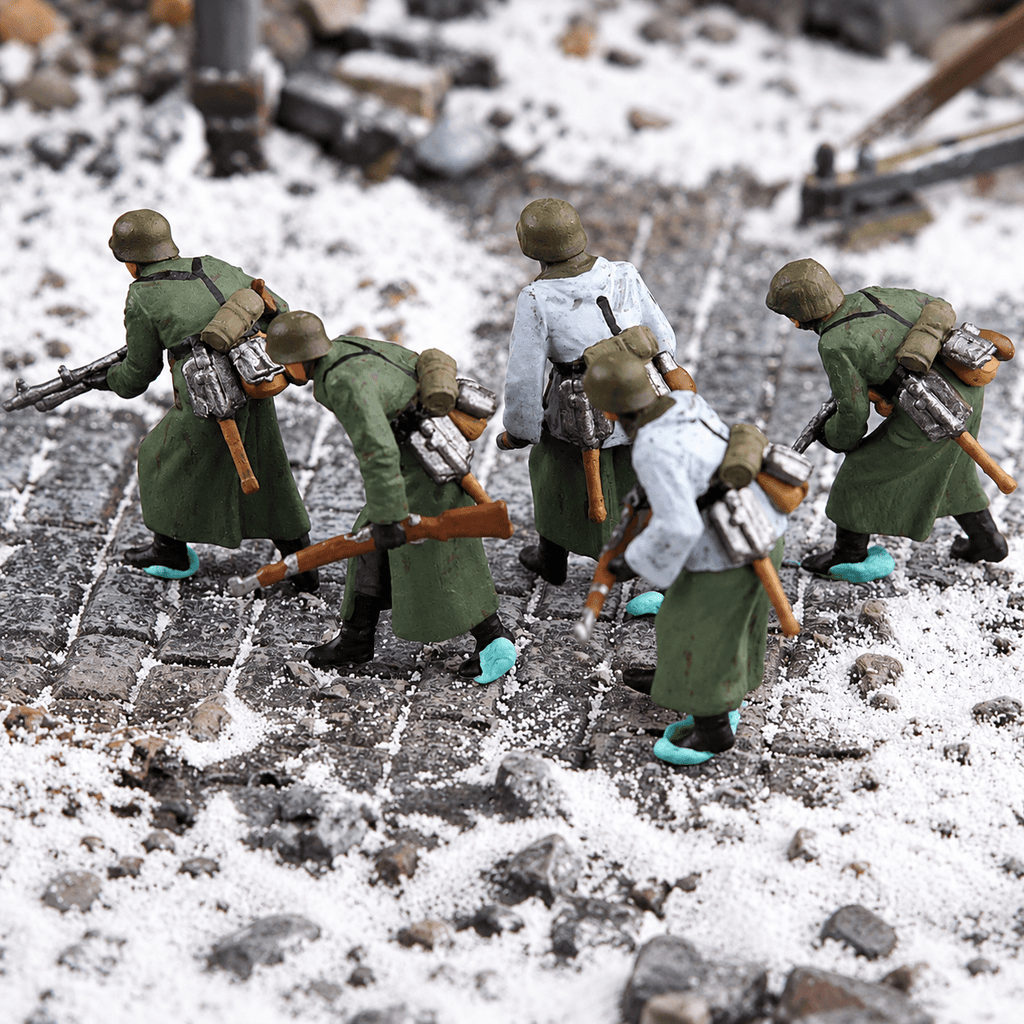 Winter Infantry Advance – 1/72 Scale Set of 5 Miniature Figures