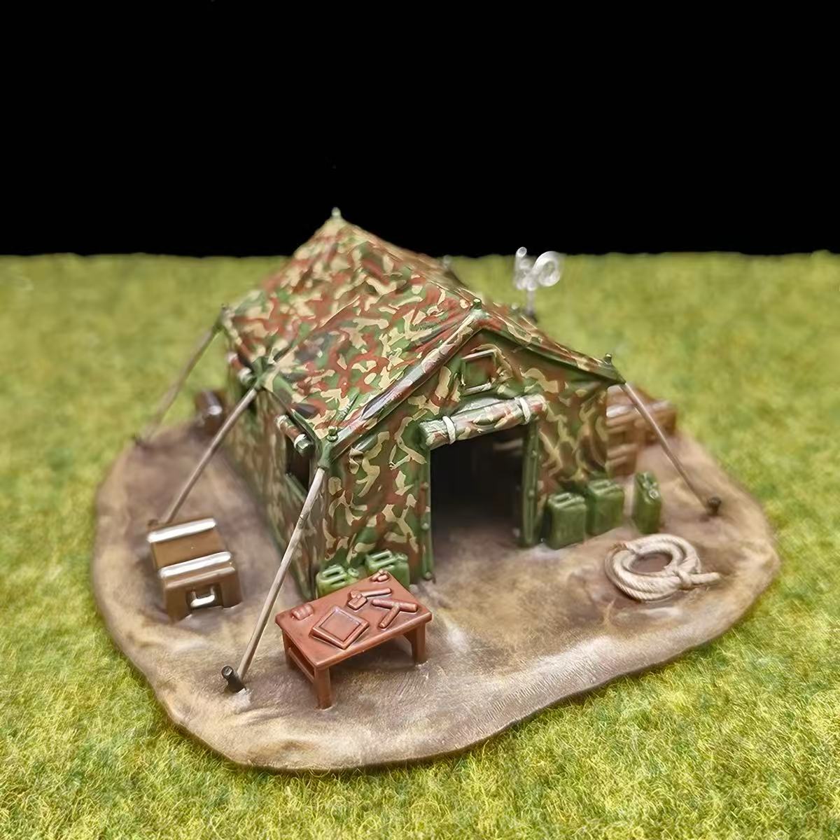 Winter Soldier Camp Diorama – 1/72 Scale Figure with Base