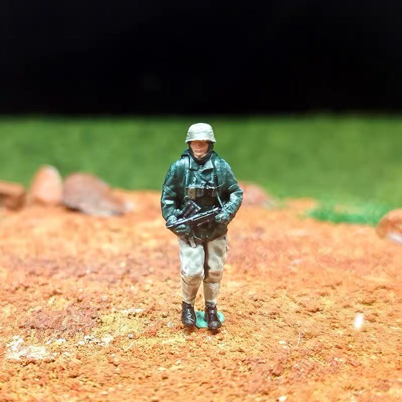 Winter Uniform Soldiers – 1/72 Scale Set of 4