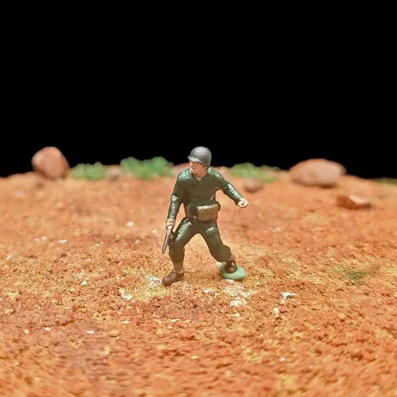 WWII Alley Battle Diorama – 1/72 Scale Set of 8 Figures with Base
