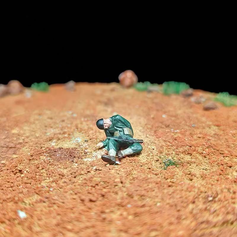 WWII Alley Battle Diorama – 1/72 Scale Set of 8 Figures with Base