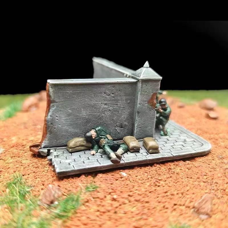 WWII Alley Battle Diorama – 1/72 Scale Set of 8 Figures with Base