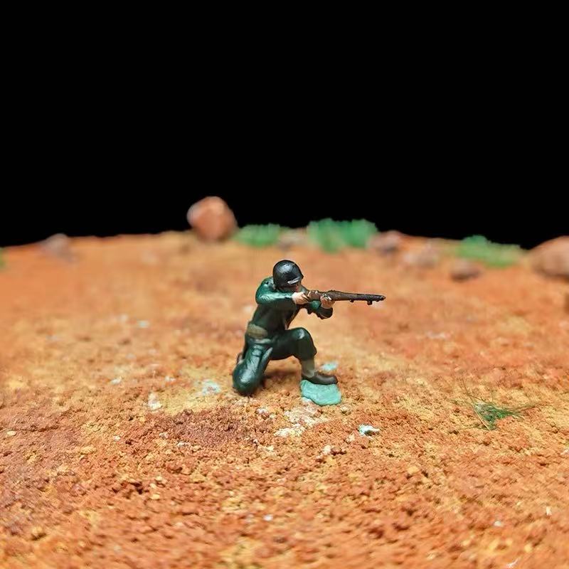 WWII Alley Battle Diorama – 1/72 Scale Set of 8 Figures with Base