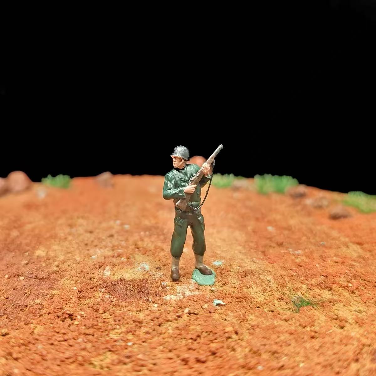 WWII Alley Battle Diorama – 1/72 Scale Set of 8 Figures with Base