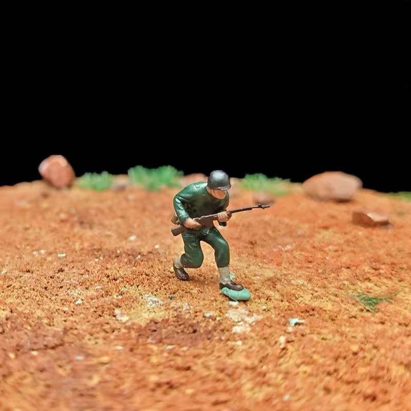 WWII Alley Battle Diorama – 1/72 Scale Set of 8 Figures with Base