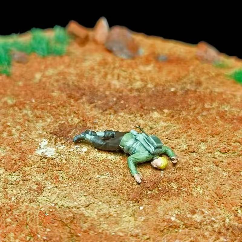 WWII Beach Landing Diorama – 1/72 Scale 12 Figures with Base