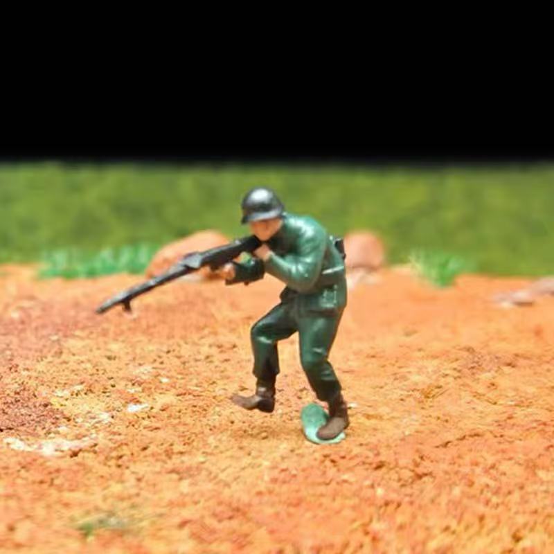 WWII Beach Landing Diorama – 1/72 Scale 12 Figures with Base