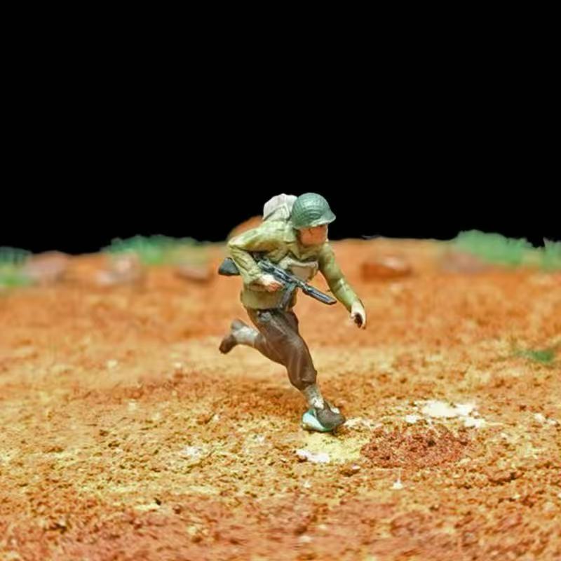 WWII Beach Landing Diorama – 1/72 Scale 12 Figures with Base