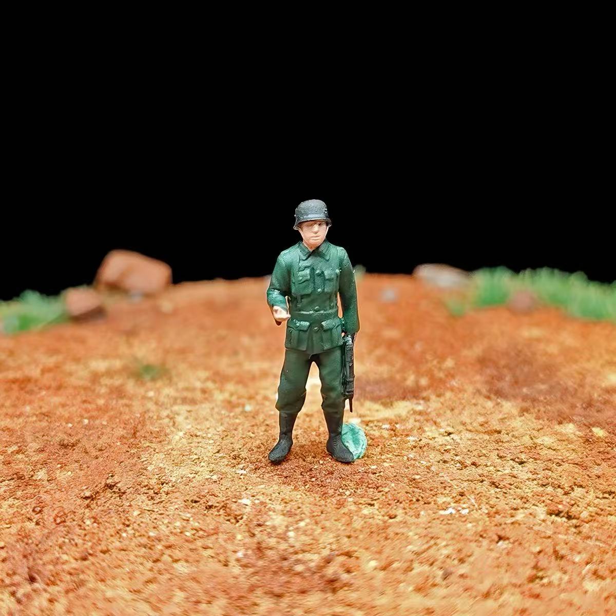 WWII City Assault Diorama – 1/72 Scale 9 Figures with Base