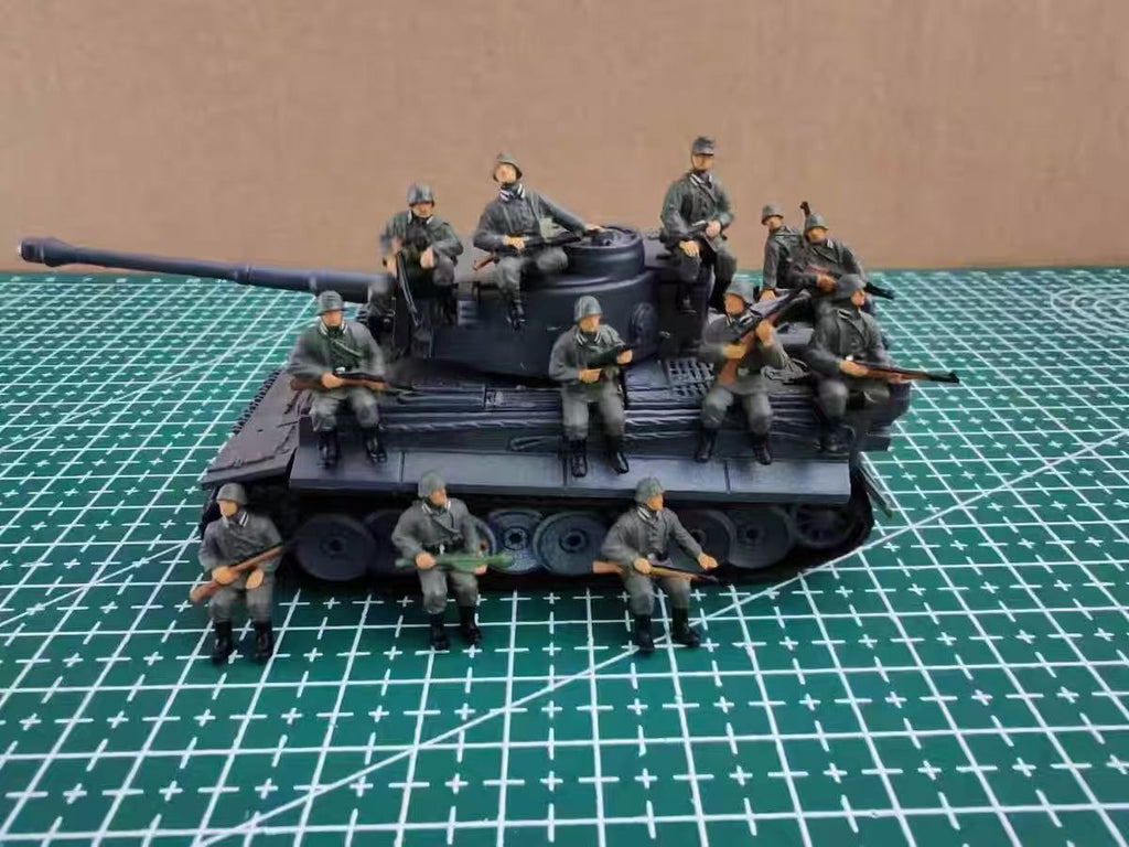 WWII German Soldiers with Tiger Tank – 1/72 Scale Set of 12 Figures